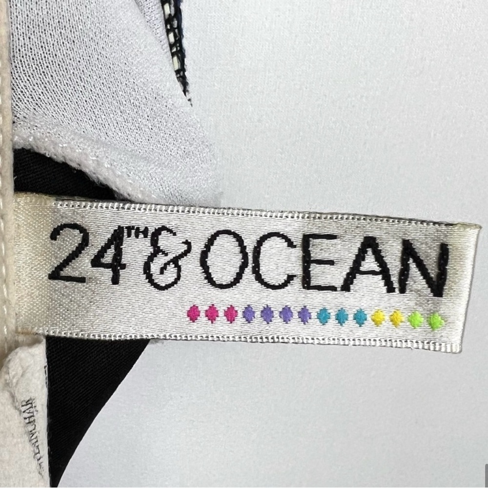 24th & Ocean Estilo flyaway tankini swim top. 
Size: Medium - Picture 9 of 11
